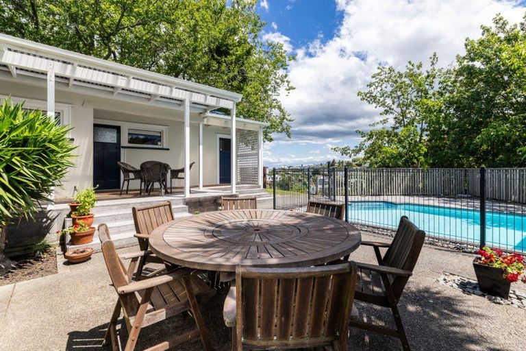 Photo of property in 11 Thompson Road, Bluff Hill, Napier, 4110