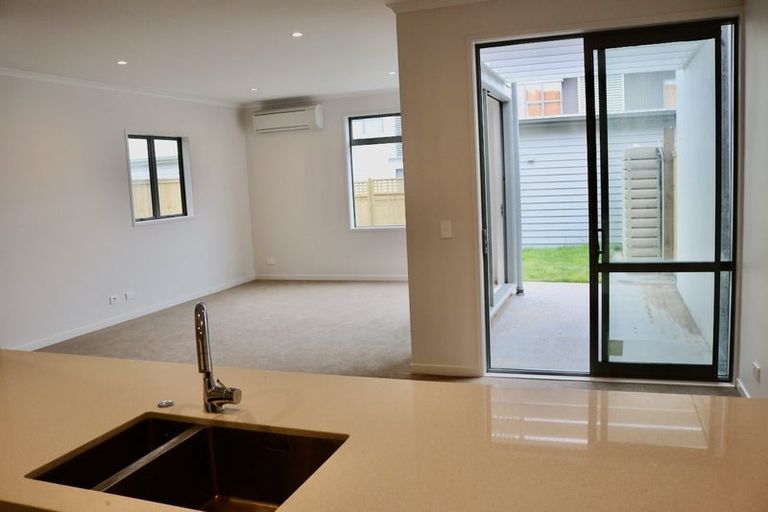 Photo of property in 94 Hobsonville Point Road, Hobsonville, Auckland, 0616