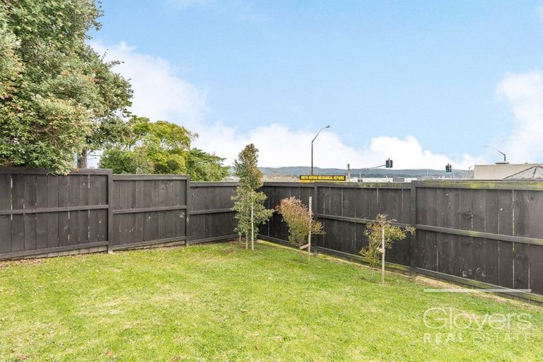 Photo of property in 1/81 West Coast Road, Glen Eden, Auckland, 0602