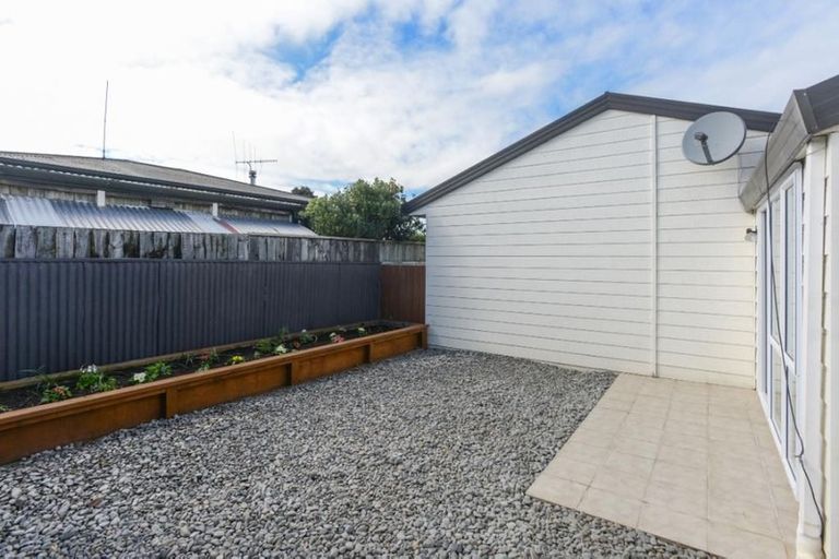 Photo of property in 2/1400 Woodstock Avenue, Mayfair, Hastings, 4122