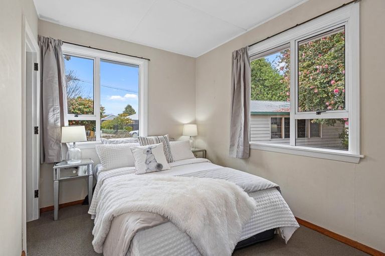 Photo of property in 3 Sealy Place, Bryndwr, Christchurch, 8053