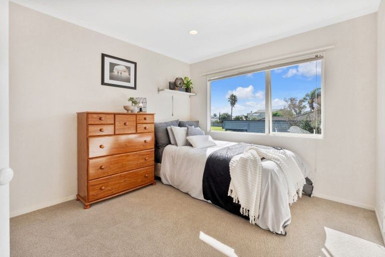 Photo of property in 11 Corta Bella Place, Golflands, Auckland, 2013