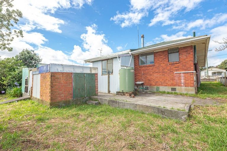 Photo of property in 15 Matai Street, Castlecliff, Whanganui, 4501