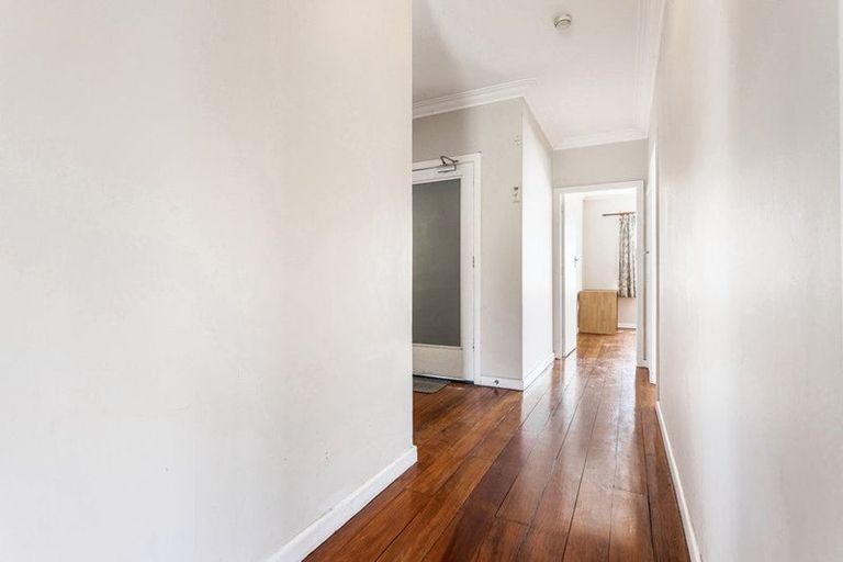 Photo of property in 58 Hutchinson Avenue, New Lynn, Auckland, 0600