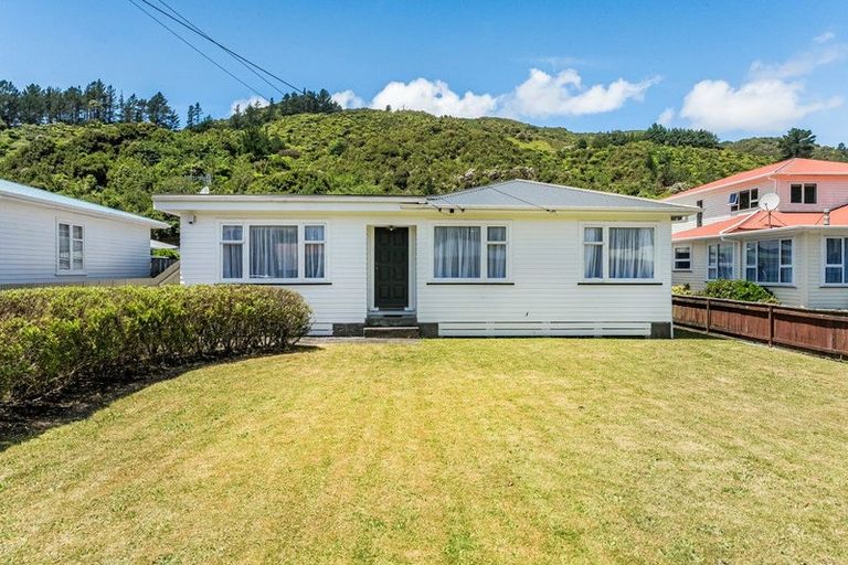 Photo of property in 53 Peel Place, Wainuiomata, Lower Hutt, 5014