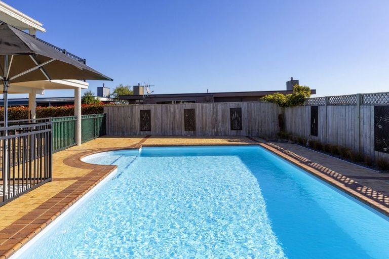 Photo of property in 2/70 Harvey Street, Waipahihi, Taupo, 3330