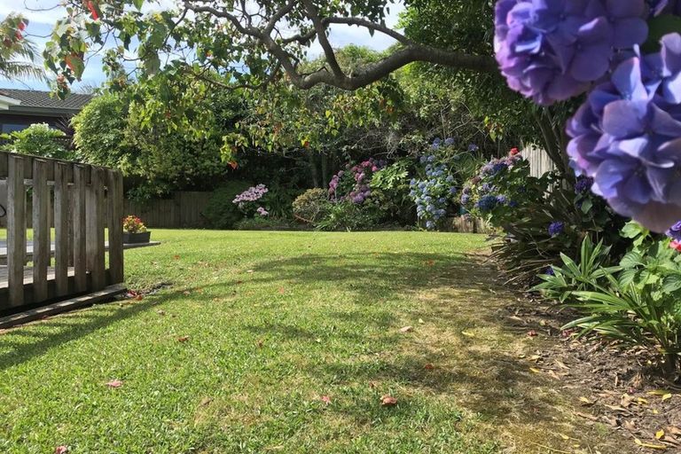 Photo of property in 9 Javelin Place, West Harbour, Auckland, 0618