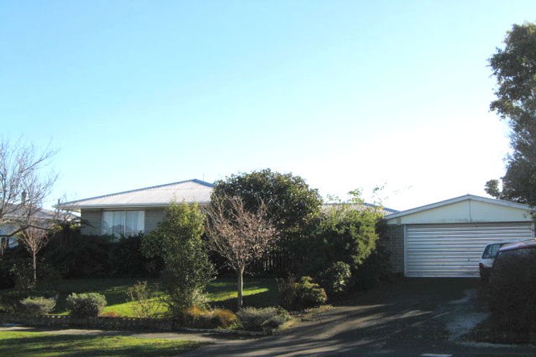 Photo of property in 76 Warren Crescent, Hillmorton, Christchurch, 8025