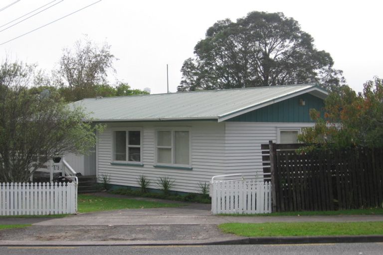 Photo of property in 15 Kaurilands Road, Titirangi, Auckland, 0604