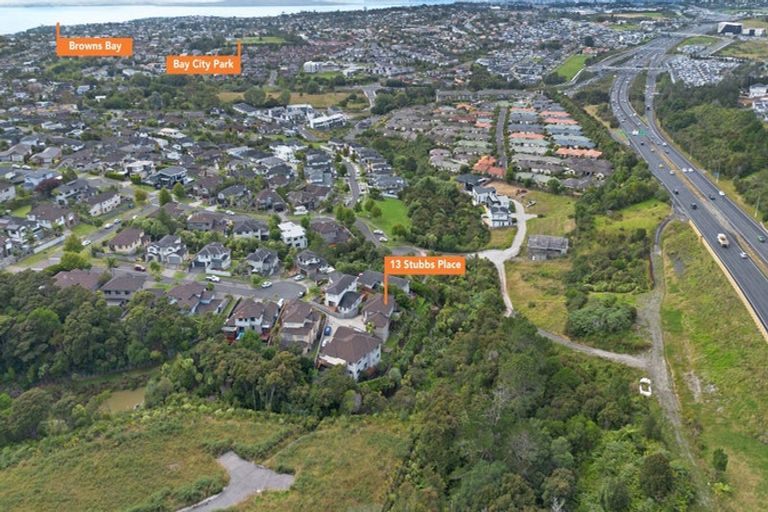 Photo of property in 13 Stubbs Place, Fairview Heights, Auckland, 0632