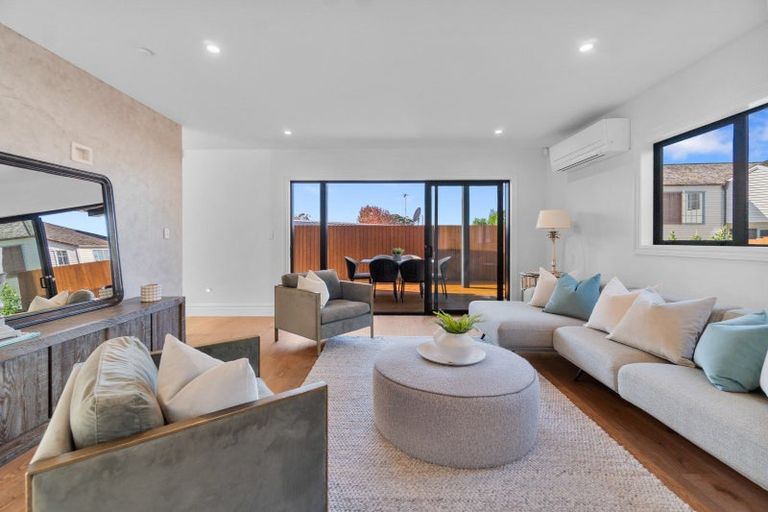 Photo of property in 2/21 Eastcliffe Road, Castor Bay, Auckland, 0620