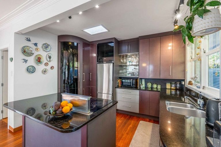 Photo of property in 11 Williams Street, Tauranga, 3110