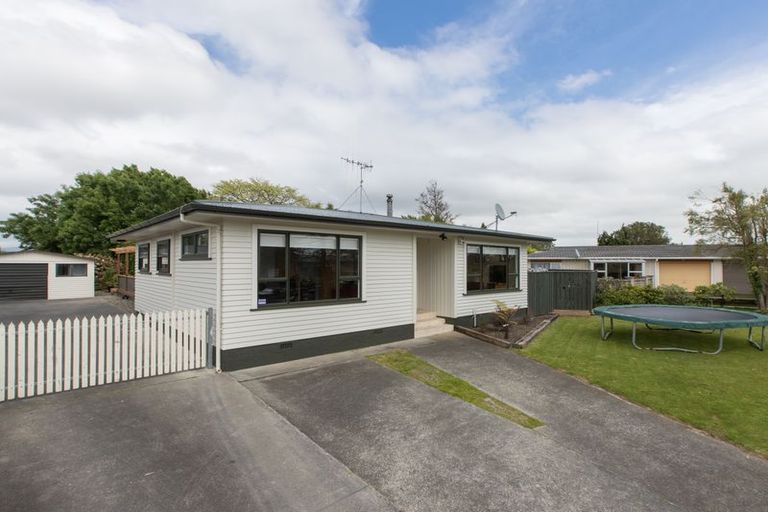 Photo of property in 55 Abraham Crescent, Milson, Palmerston North, 4414