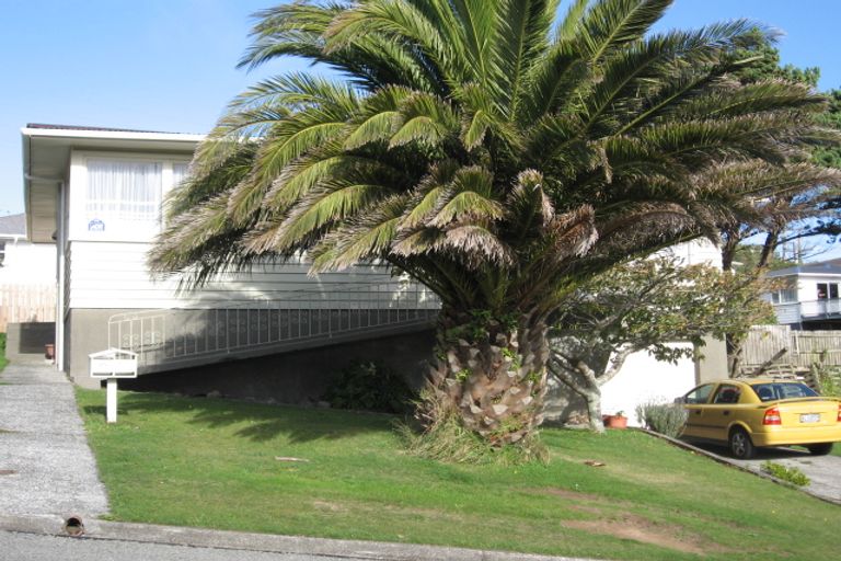 Photo of property in 35 Link Road, Newlands, Wellington, 6037