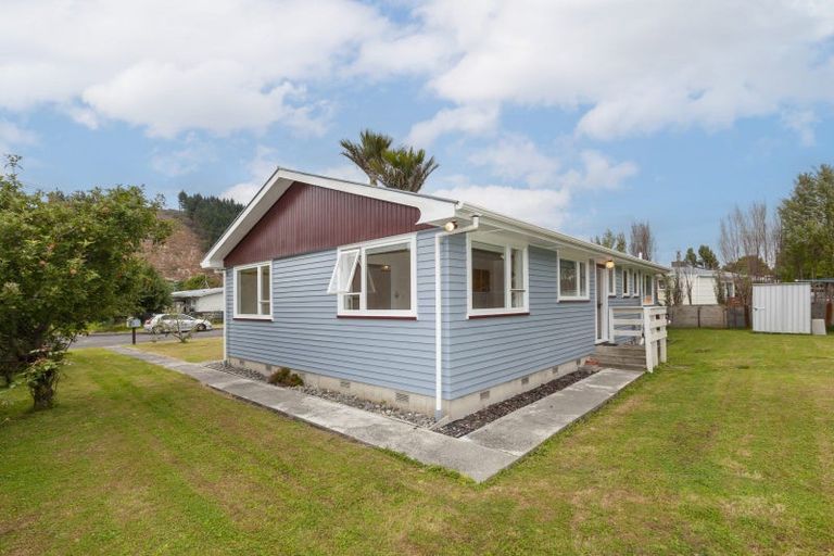 Photo of property in 17 Buckley Grove, Paraparaumu, 5032