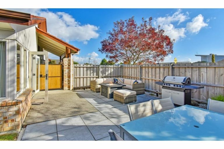 Photo of property in 69 Riverton Drive, Randwick Park, Auckland, 2105