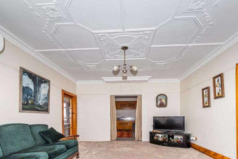 Photo of property in 1 Maude Street, Waimate, 7924