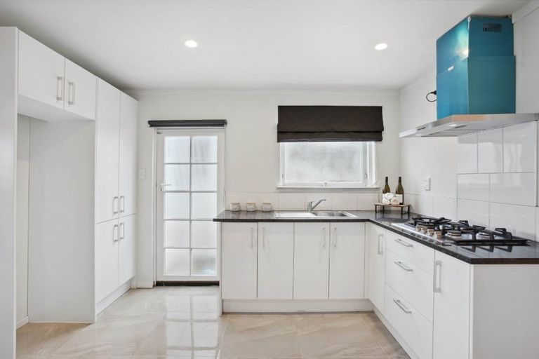 Photo of property in 32 Glenmore Road, Sunnyhills, Auckland, 2010