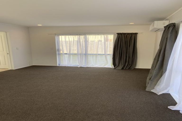 Photo of property in 12 Duxfield Drive, Ranui, Auckland, 0612