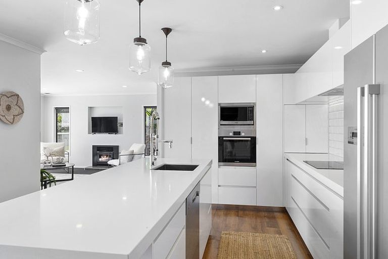 Photo of property in 3c Honeyfield Drive, Whalers Gate, New Plymouth, 4310