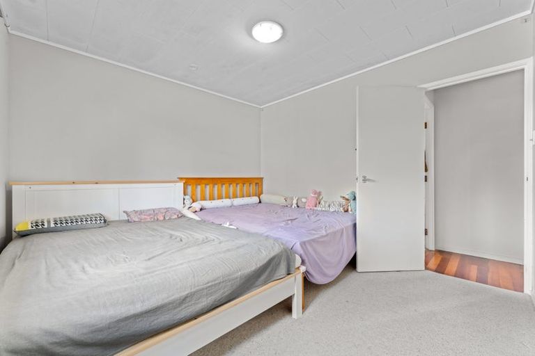 Photo of property in 24 Normanton Street, Glenfield, Auckland, 0629