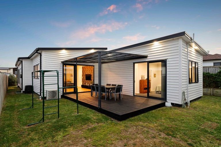 Photo of property in 4 Poutawa Lane, Clarks Beach, 2122