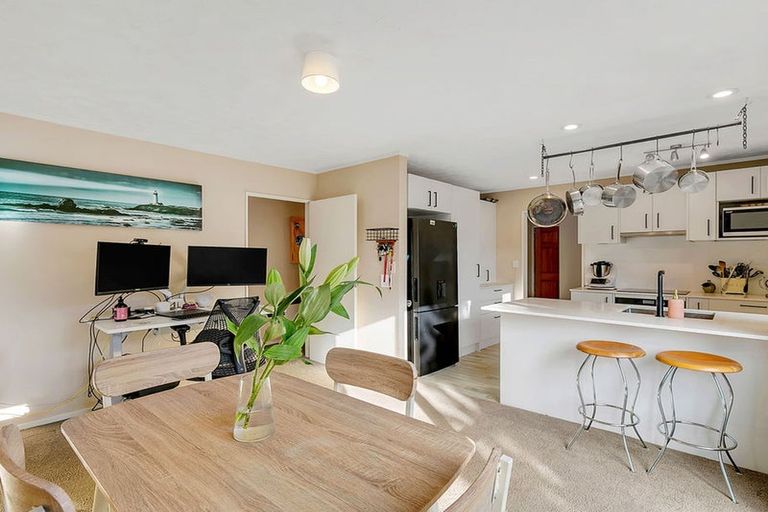 Photo of property in 6 Westridge, Camborne, Porirua, 5026