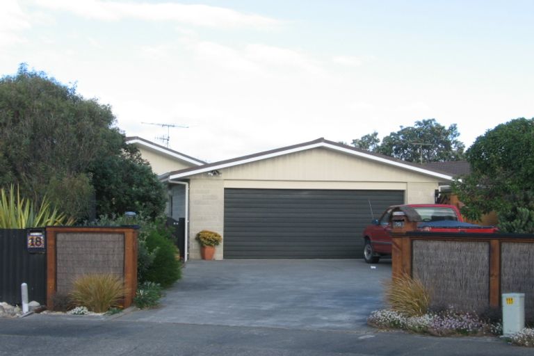 Photo of property in 16 Hastings Street, Waikanae Beach, Waikanae, 5036