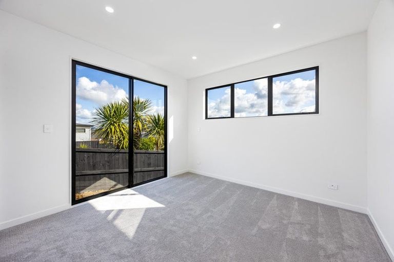 Photo of property in 13 Franheim Crescent, Orewa, 0931