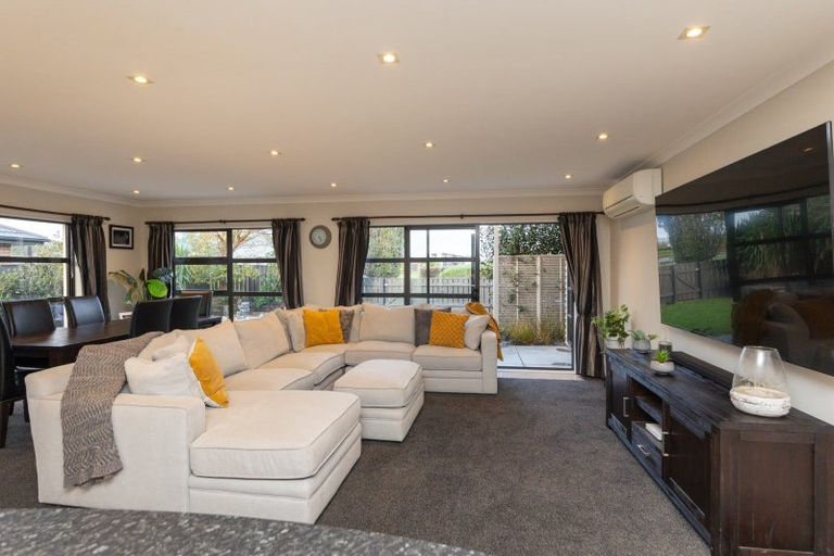 Photo of property in 39 Tennyson Avenue, Kelvin Grove, Palmerston North, 4414