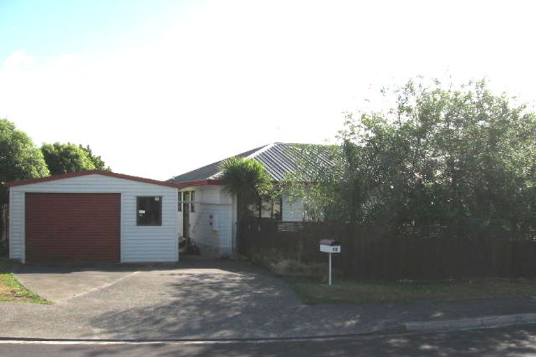 Photo of property in 12 Wren Place, Unsworth Heights, Auckland, 0632