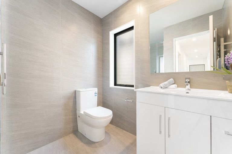 Photo of property in 14b River Road, Te Atatu Peninsula, Auckland, 0610