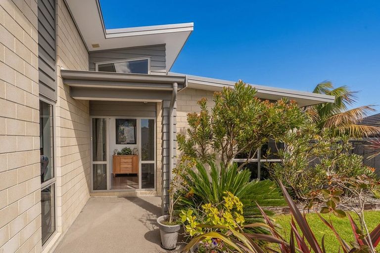 Photo of property in 18 Roseberry Place, Whitianga, 3510