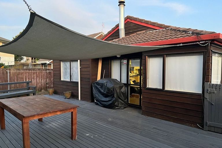 Photo of property in 1/179 Wiseley Road, West Harbour, Auckland, 0618