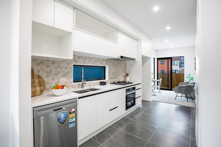 Photo of property in 12 Taiororua Avenue, Massey, 0614