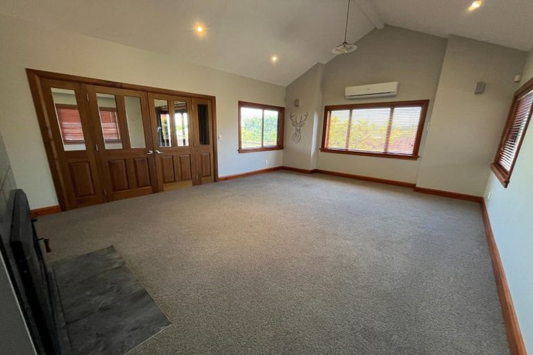 Photo of property in 70 Parnell Heights, Kelvin Grove, Palmerston North, 4414