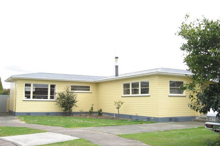 Photo of property in 16 Chester Crescent, West End, Palmerston North, 4410