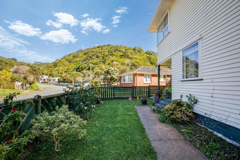 Photo of property in 112 Rangituhi Crescent, Takapuwahia, Porirua, 5022