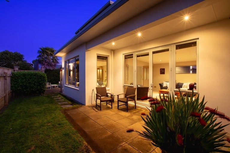 Photo of property in 8 Metzenthin Close, Raumati South, Paraparaumu, 5032