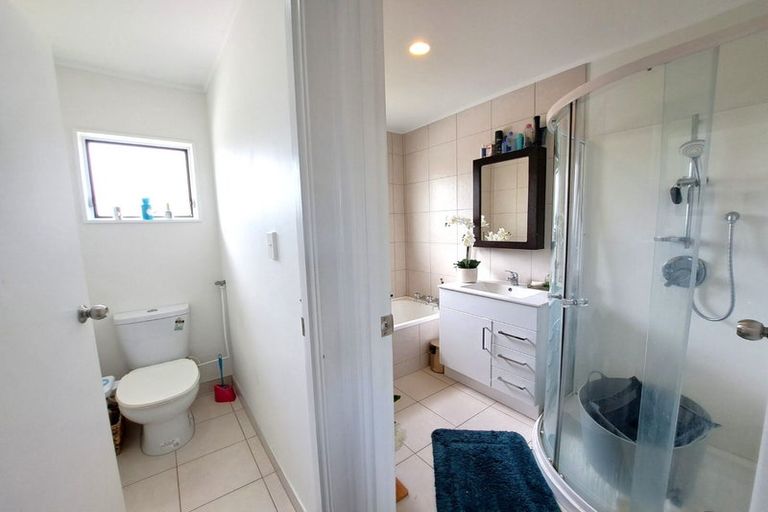 Photo of property in 2/1 Simon Ellice Drive, Bayview, Auckland, 0629