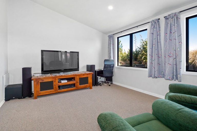 Photo of property in 17 Sarona Park Drive, Omanawa, Tauranga, 3171