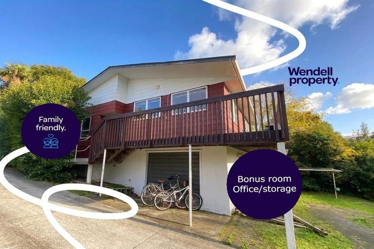 Photo of property in 10 Eastglen Road, Glen Eden, Auckland, 0602