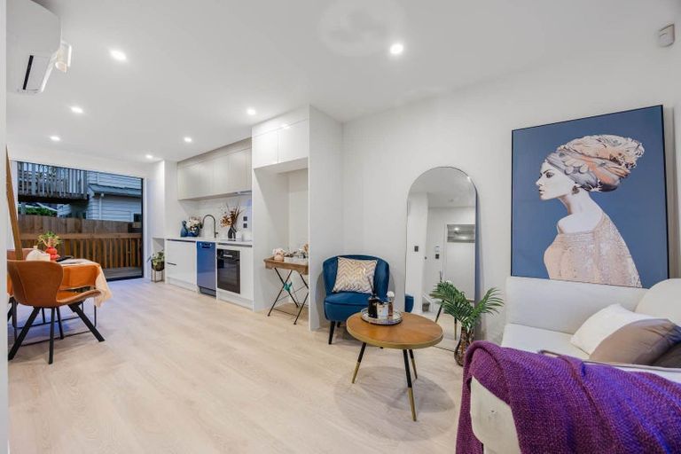 Photo of property in 25a Oteha Valley Road, Northcross, Auckland, 0632