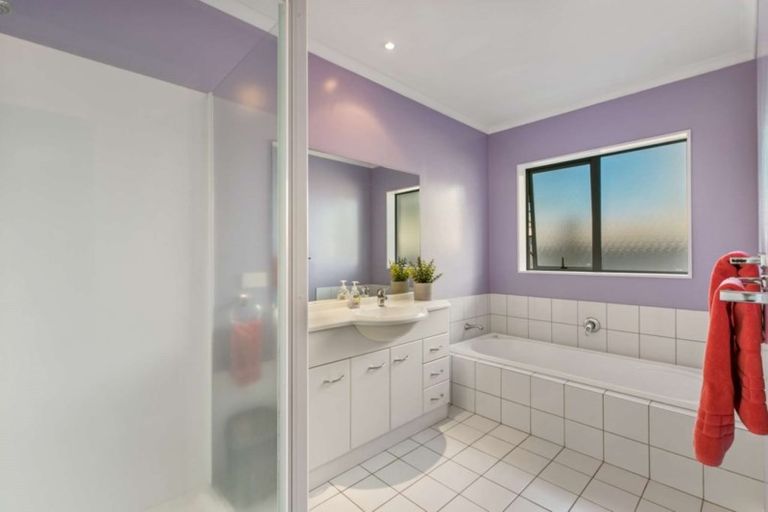 Photo of property in 17 Westview Place, Western Heights, Hamilton, 3200