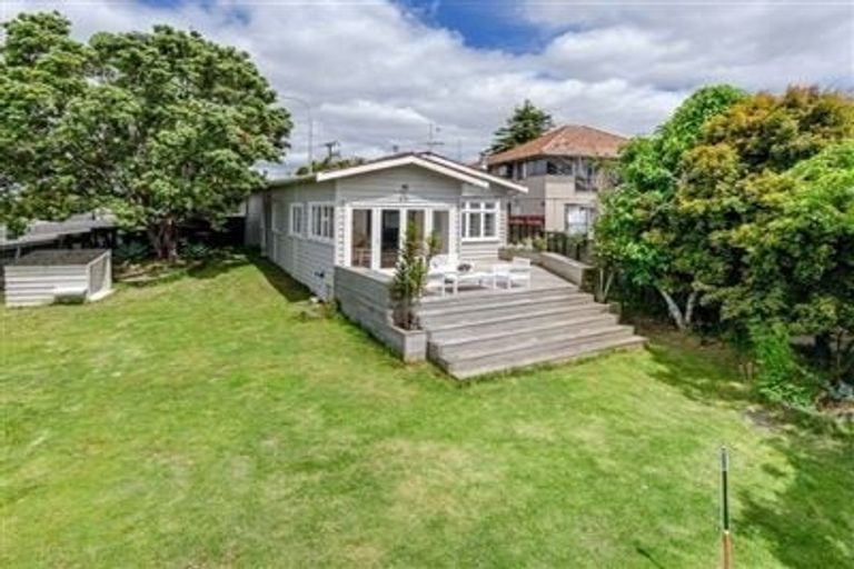 Photo of property in 193 Mokoia Road, Birkenhead, Auckland, 0626