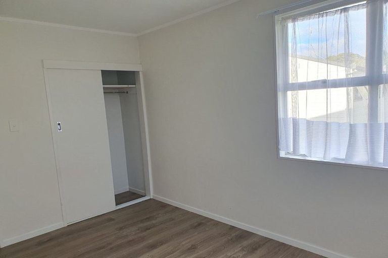 Photo of property in 2/5 Oates Road, Glen Eden, Auckland, 0602
