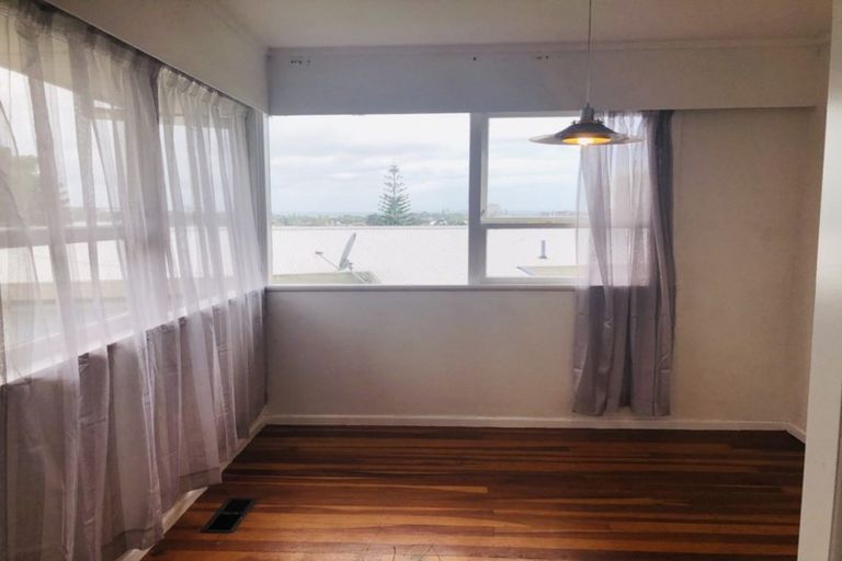 Photo of property in 8 Cheryl Place, Hillcrest, Auckland, 0627