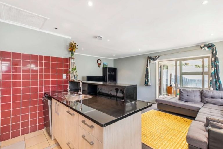 Photo of property in 2/55 Ennis Avenue, Pakuranga Heights, Auckland, 2010