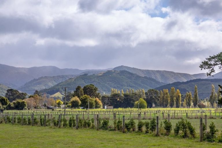 Photo of property in 327 Dalefield Road, Dalefield, Carterton, 5791