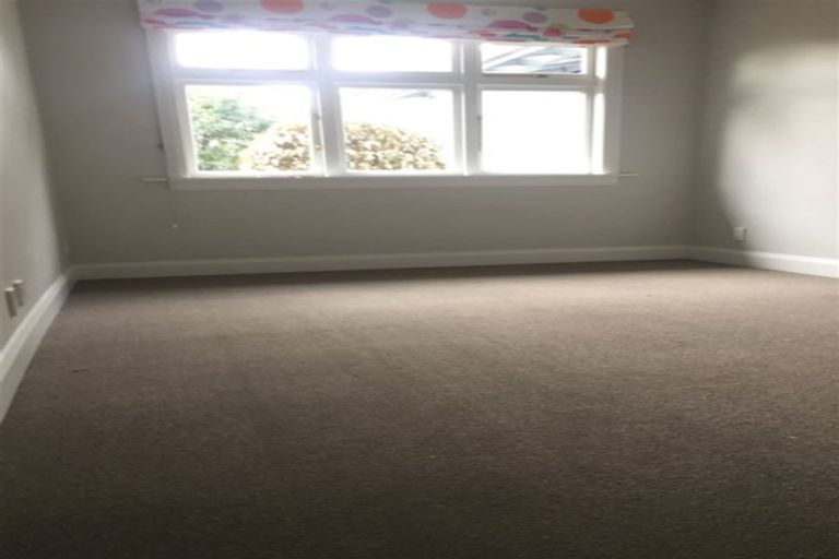 Photo of property in 17 Saint Andrews Square, Strowan, Christchurch, 8052